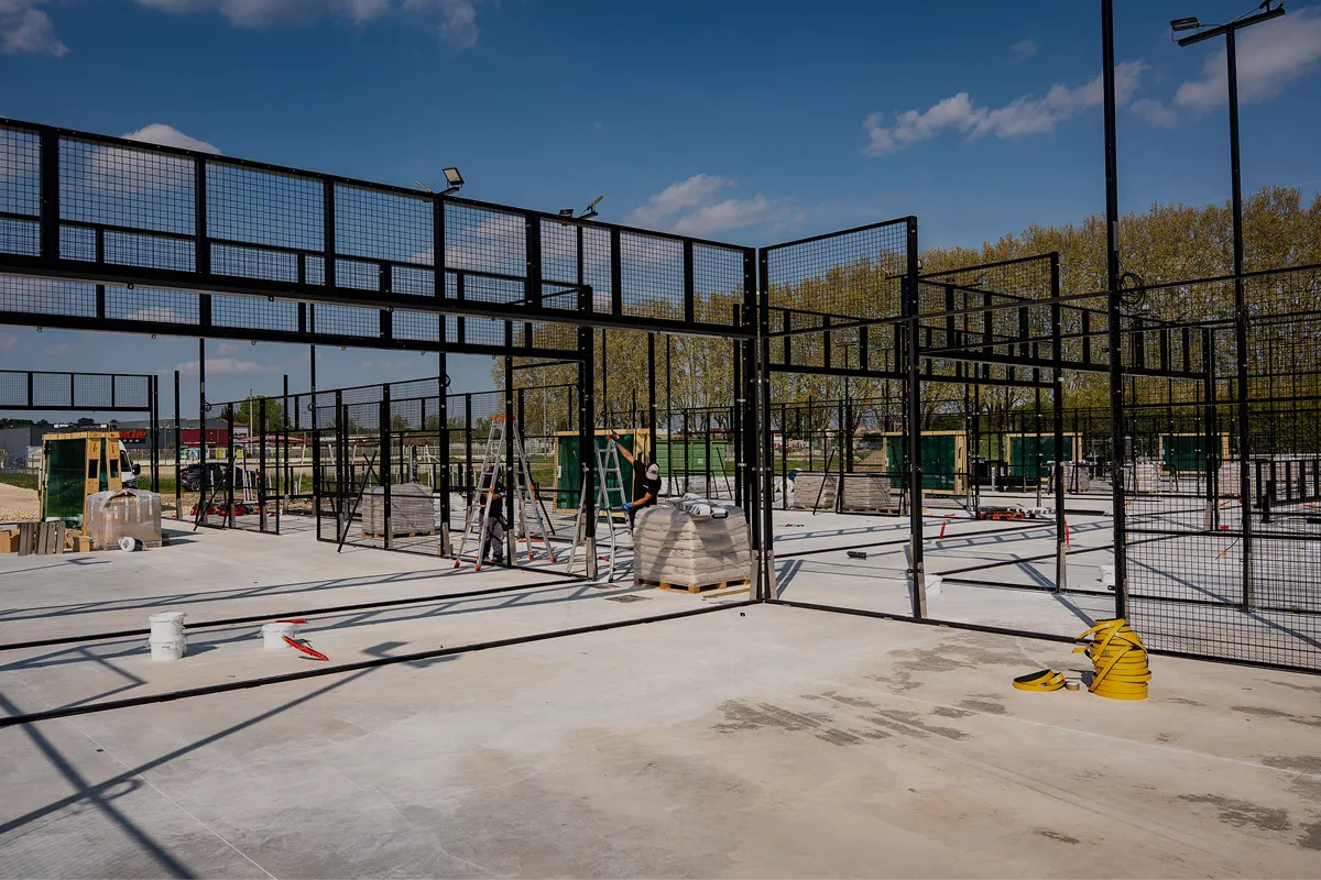 La pose des terrains, Padel Performance Center